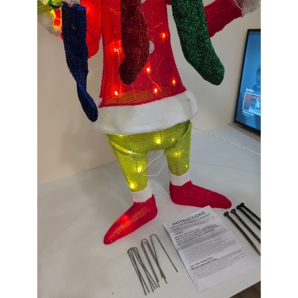 49" CHRISTMAS LIGHTED TINSEL GRINCH W/ STOCKINGS 3D YARD SCULPTURE DECOR - Picture 9 of 10